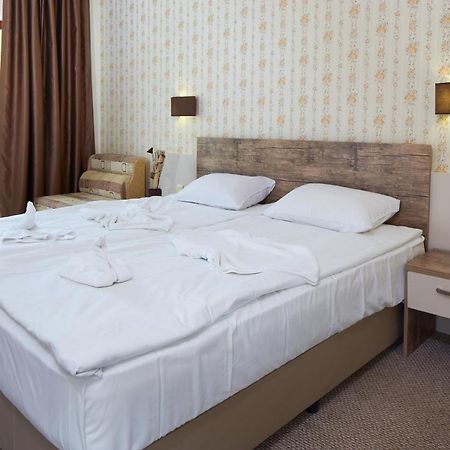 Hotel Lira Солнечный берег Экстерьер фото